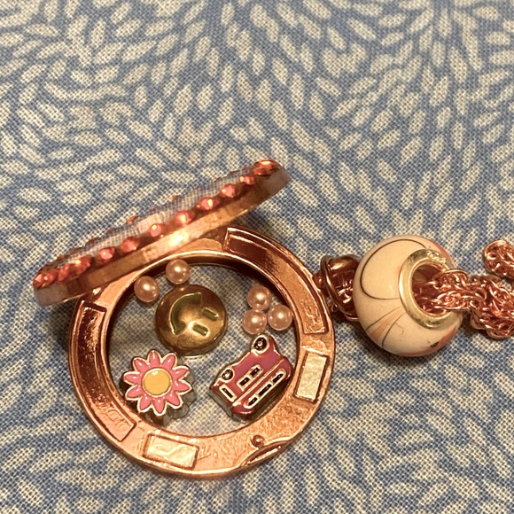 HIPPIE HAPPY boutique charm circle locket pendant necklace + FREE CHARM EXTRAS! - Picture 3 of 4